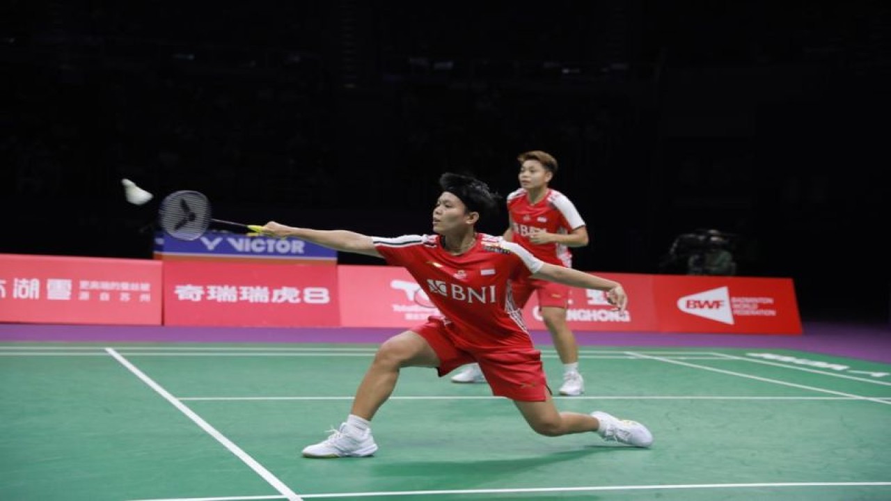Ganda putri Apriyani Rahayu/Siti Fadia Silva Ramadhanti pertandingan fase grup Piala Sudirman 2023 dengan kemenangan kedua bagi timnas bulu tangkis Indonesia, sekaligus mencatatkan skor 2-3 dari Thailand, Kamis. (ANTARA/HO-PP PBSI)