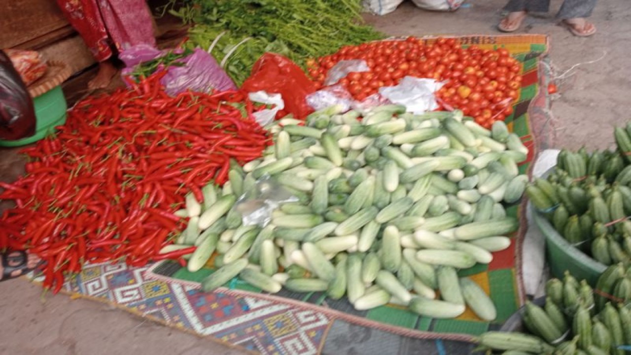 Bumbu dapur cabai yang dijual di pasar tradisional di Praya, Kabupaten Lombok Tengah, Nusa Tenggara Barat (ANTARA/Akhyar)