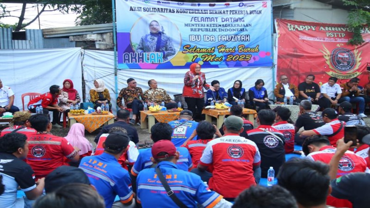 Dirjen Pembinaan Hubungan Industrial dan Jaminan Sosial, Kemnaker Indah Anggoro Putri menghadiri forum dialog Lintas Komunitas Pengemudi Indonesia Tanjung Priok dan Konfederasi Serikat Pekerja BUMN di Jakarta, Senin (1/5/2023). (ANTARA/HO-Kemnaker)