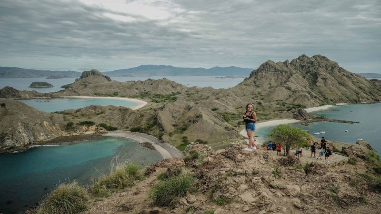 Pulau Padar merupakan salah satu lokasi wisata dalam kawasan Taman Nasional Komodo di Labuan Bajo, Manggarai Barat, NTT yang juga memiliki spot diving. (ANTARA/HO-Kemenparekraf)