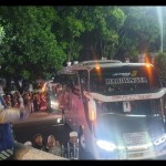 Bupati Garut Rudy Gunawan melepas jamaah haji di Pendopo, Kabupaten Garut, Jawa Barat, Selasa (23/5/2023). (ANTARA/Feri Purnama)-1684829656