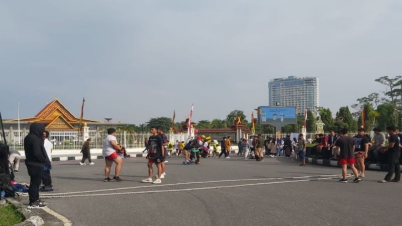 Kegiatan CFD Pekanbaru yang berada di Jalan Sudirman setiap hari Minggu dievaluasi pelaksanaannnya dengan menata rute dan penempatan pedagang. (ANTARA/HO-Pemko Pekanbaru.)