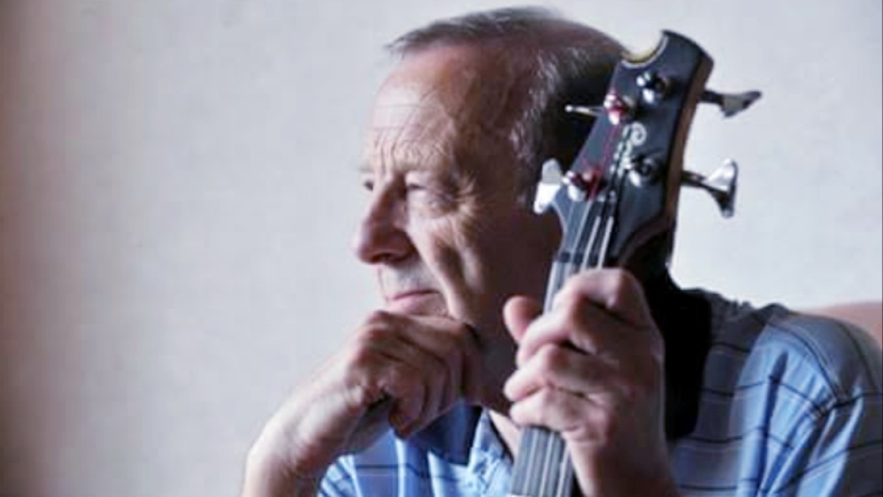 Mantan pemain Bass The Beatles Chas Newby/net