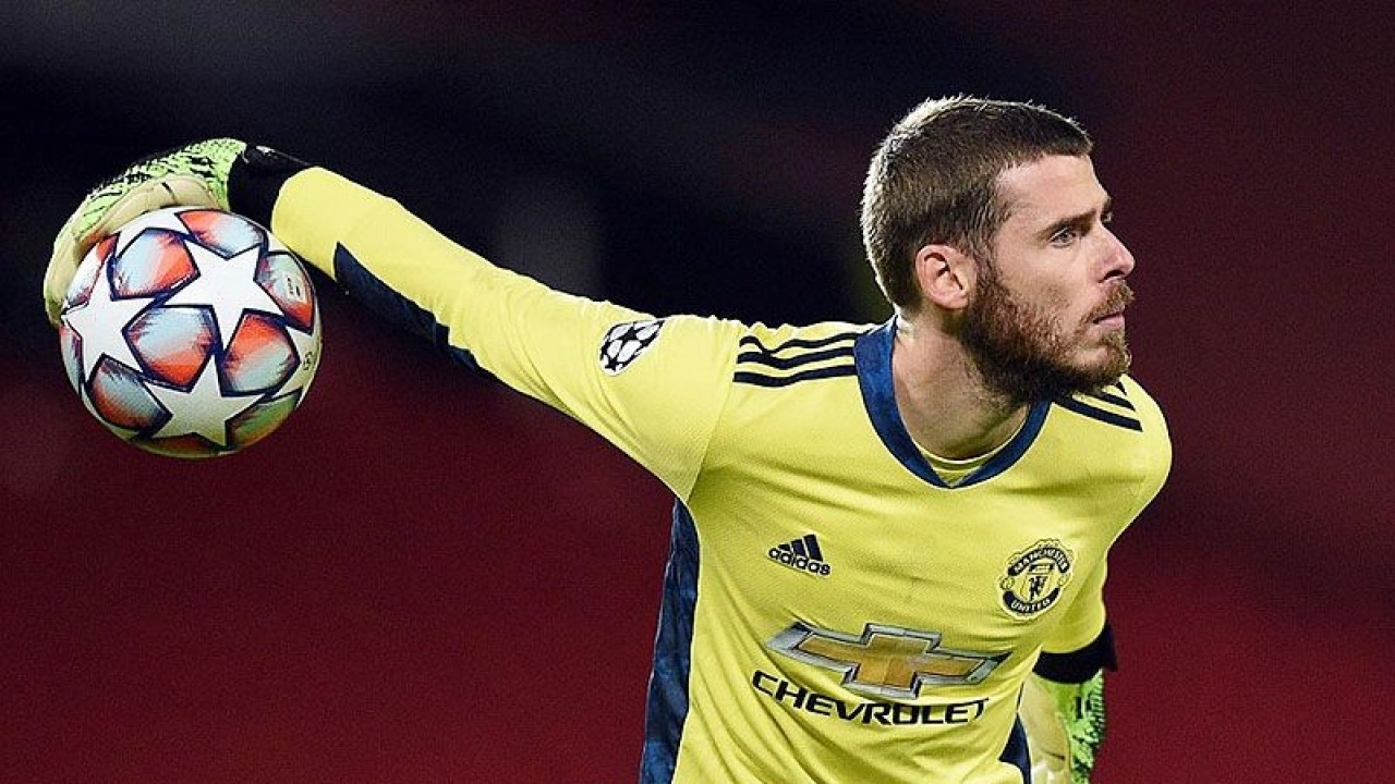 Foto arsip 24 November 2020 ketika penjaga gawang Manchester United David de Gea dalam pertandingan Liga Champions melawan Istanbul Basaksehir di Old Trafford, Manchester, Inggris. ANTARA/AFP/Oli Scarff/aa. (AFP/OLI SCARFF)