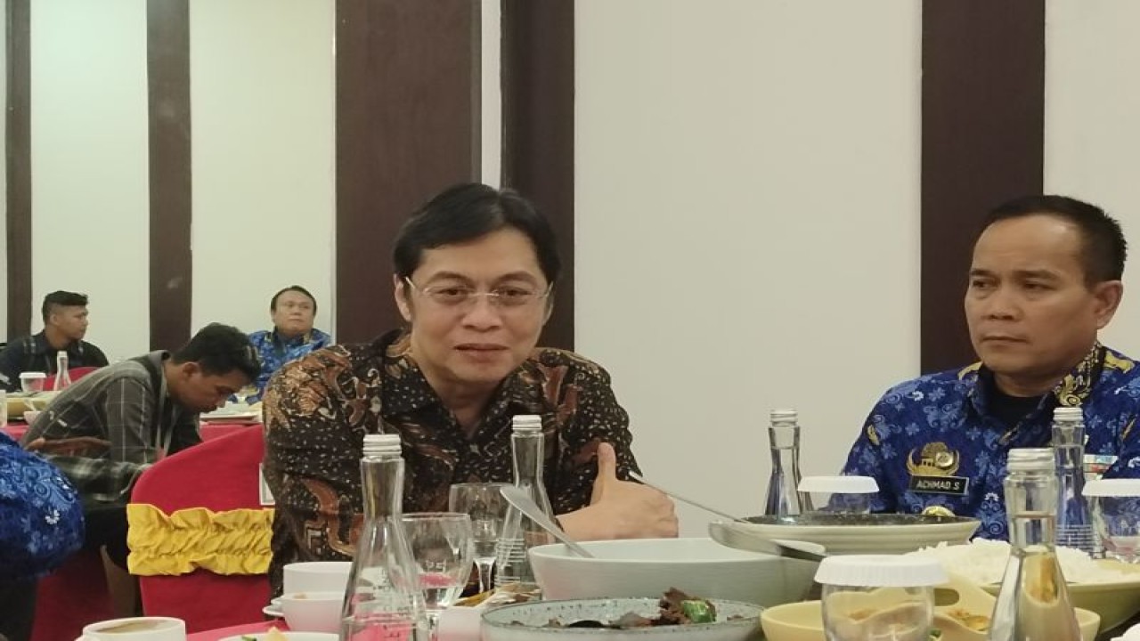 Deputi Direksi BPJS Kesehatan Wilayah III Yudi Bastia saat memberi keterangan. ANTARA/Ruth Intan Sozometa Kanafi.