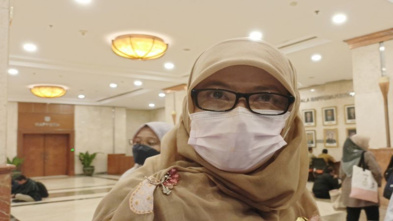 Kepala Dinas Sosial DKI Jakarta Premi Lasari di Ruang Pola Blog G, Balai Kota DKI, Jakarta Pusat, Selasa (16/5/2023). ANTARA/Siti Nurhaliza