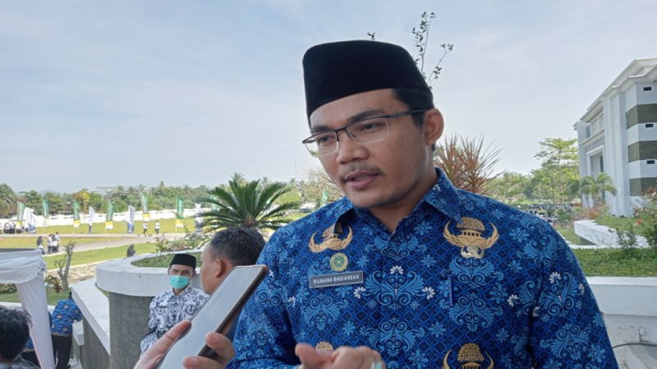 Direktur RSUD Praya, Lombok Tengah, Nusa Tenggara Barat, Dokter Mamang Bagiansah (ANTARA/Akhyar)