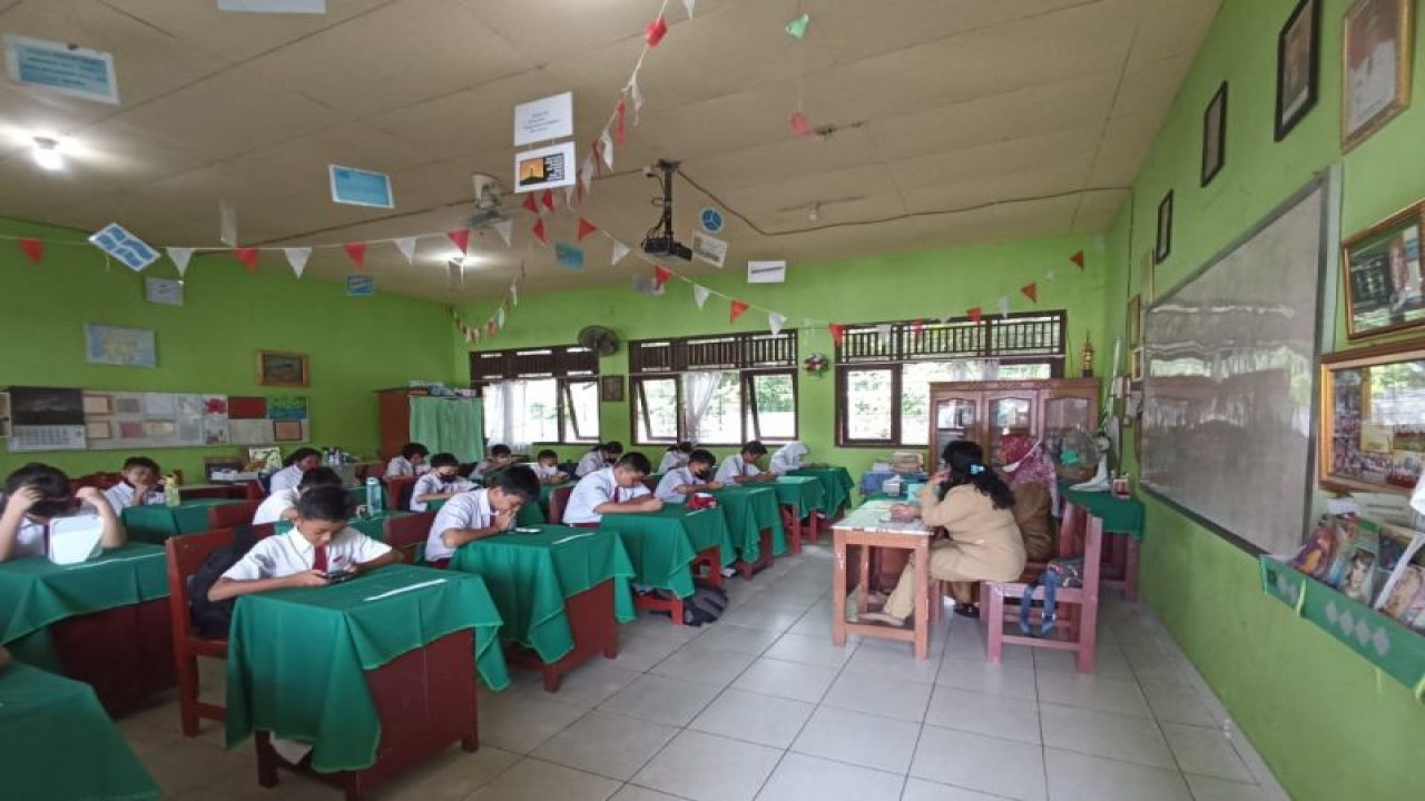 Dinas Pendidikan Kota Palangka Raya melaksanakan penilaian sumatif kelas VI pada jenjang Sekolah Dasar se-Kota Palangka Raya, Selasa (9/5/2023). ANTARA/HO-Disdik Kota Palangka Raya