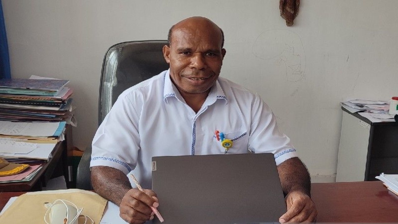Kabid Pendidikan Khusus dan Layanan Khusus (PKLK) Dinas Pendidikan,  Perpustakaan dan Arsip Daerah Papua Laurens Wantik. ANTARA/Evarukdijati