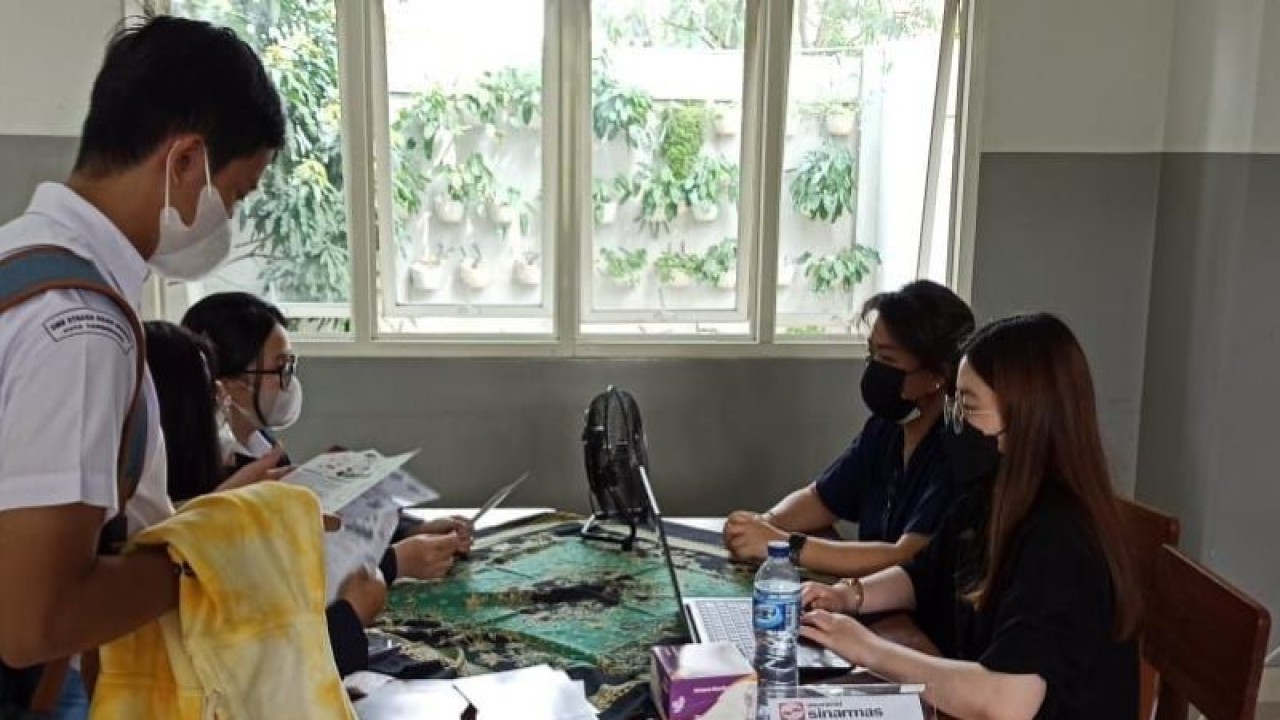 Bursa Kerja Khusus (BKK) SMK Strada Daan Mogot, Kota Tangerang, Provinsi Banten, yakni lembaga yang membantu penyaluran tenaga kerja ke dunia industri. FOTO ANTARA/HO-Disnaker Kota Tangerang.