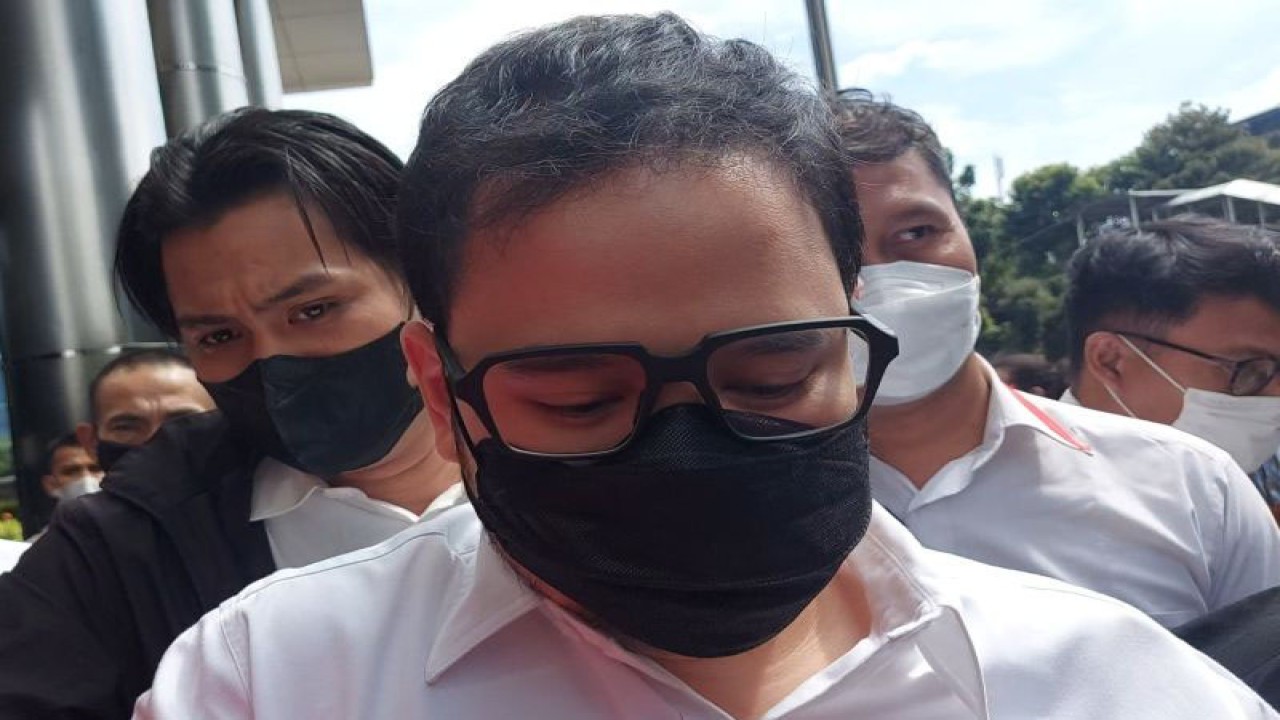 Arsip foto - Dito Mahendra bungkam usai diperiksa oleh penyidik Komisi Pemberantasan Korupsi (KPK) sebagai saksi kasus dugaan tindak pidana pencucian uang (TPPU) yang menjerat mantan Sekretaris Mahkamah Agung (MA) Nurhadi, Senin (6/2/2023). ANTARA/Fianda Sjofjan Rassat