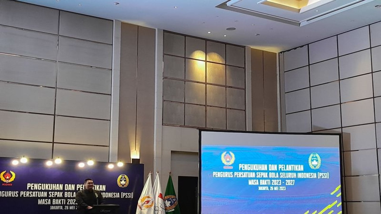 Menteri Pemuda dan Olahraga (Menpora) Dito Ariotedjo dalam acara pengkuhan pengurus Persatuan Sepak Bola Seluruh Indonesia (PSSI) di Hotel Fairmont, Jakarta, Jumat (26/5/2023). (Fajar Satriyo)