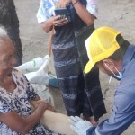 Dokter imbau warga mengikat anjing dalam situasi KLB rabies di Sikka-1685010305
