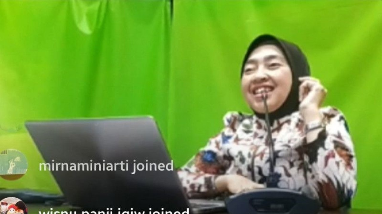 Tangkapan layar - Praktisi kesehatan Dokter Spesialis Penyakit Dalam dr. R. Desy Nurhayati dalam diskusi terkait pencegahan sirosis hati yang diikuti secara daring di Jakarta, Jumat (12/5/2023). (ANTARA/Sean Filo Muhamad)