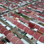 Dokumentasi - Foto aerial perumahan subsidi di Kelurahan Pesurungan, Tegal, Jawa Tengah. ANTARA FOTO/Oky Lukmansyah/pd.-1684140869