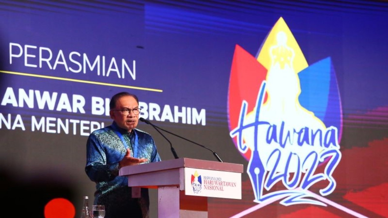 Arsip - Perdana Menteri Anwar Ibrahim berbicara dalam acara peringatan Hari Wartawan Nasional (HAWANA) 2023 di Ipoh, Perak, Malaysia, Minggu (28/5/2023). (ANTARA/Virna Puspa Setyorini/nz)