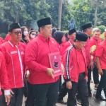 DPC PDIP Kabupaten Kediri saat mendaftarkan bakal calon legislatifnya ke KPU Kabupaten Kediri, Jawa Timur.ANTARA/ HO-PDIP.-1683881716