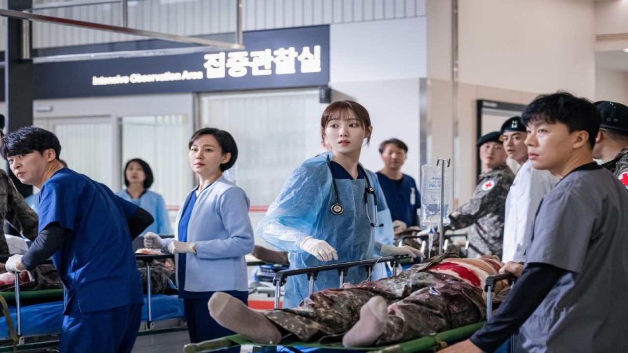 Adegan dalam drama Korea "Dr. Romantic 3". (ANTARA/HO-Disney+ Hotstar Indonesia)