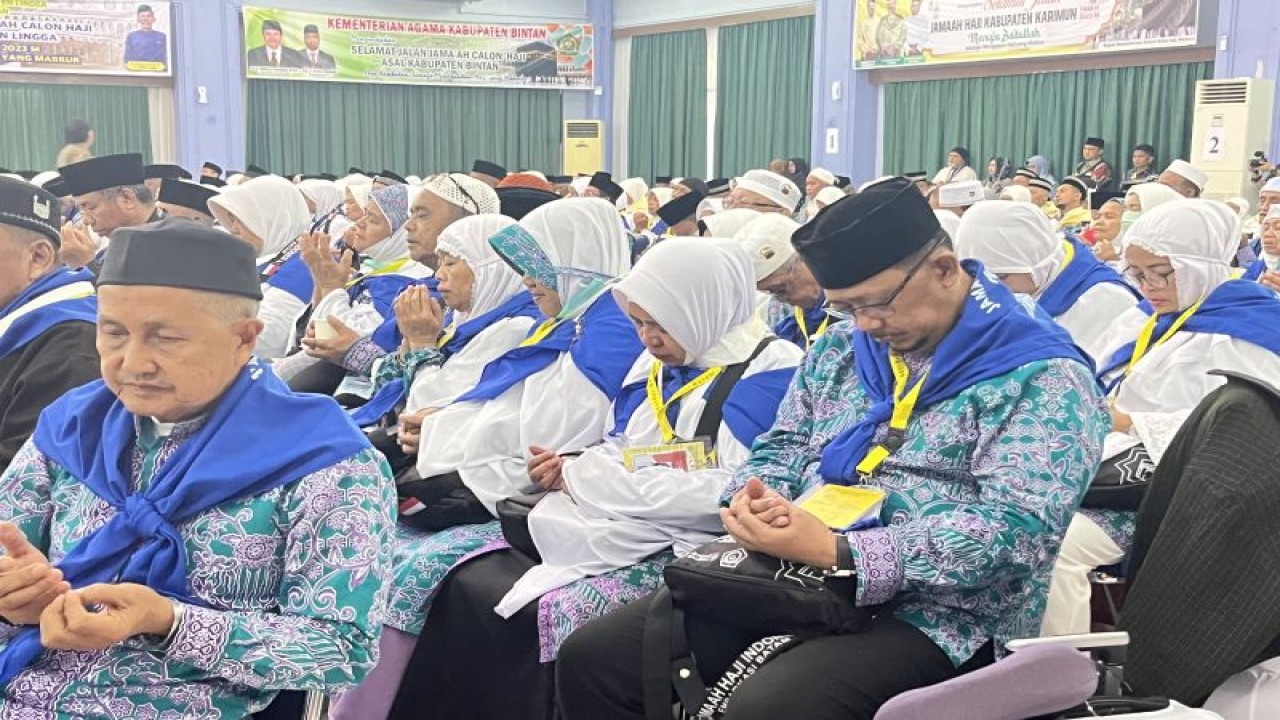 Ratusan calon haji kloter 3 Embarkasi Hang Nadim Batam, Kepri siap diberangkatkan menuju Tanah Suci, Kamis (25/5/2023). (ANTARA/Jessica)
