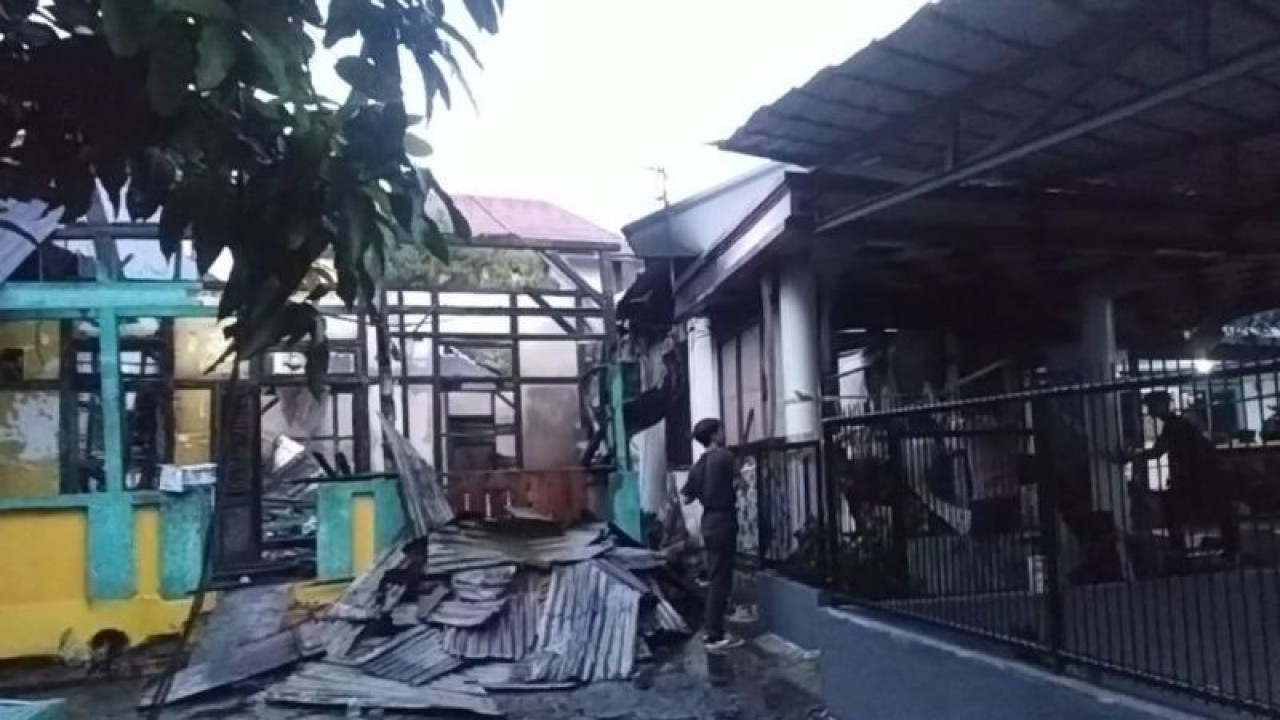 Dua rumah warga yang hangus terbakar di Kota Bengkulu. ANTARA/Anggi Mayasari