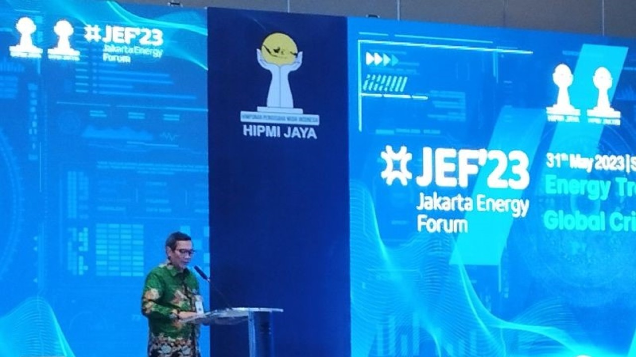 Staf Ahli Menteri ESDM Bidang Perencanaan Strategis Yudo Dwinanda Priaadi saat sambutan dalam acara Jakarta Energy Forum (JEF) 2023 "Energy Transition During Global Crisis" di Jakarta, Rabu (31/5/2023). ANTARA/Benardy Ferdiansyah