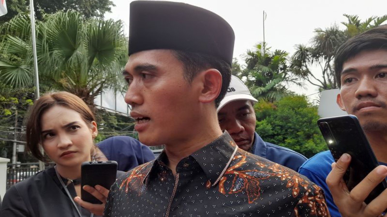 Ketua Bidang Fatwa MUI Asrorun Ni'am Sholeh menyampaikan keterangan di Kantor MUI Pusat di Menteng, Jakarta Pusat, Selasa (02/5/2023). (ANTARA/Lintang Budiyanti Prameswari)