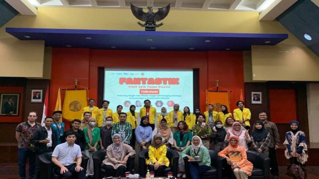 Kampanye FISIP Asik Tanpa Plastik (Fantastik) dengan menyelenggarakan seminar yang bertajuk “Reducing Single-Use Plastic Usage with Nudging Strategy to Encourage a Sustainable Lifestyle” di Auditorium Juwono Sudarsono FISIP UI (ANTARA/Foto: Humas UI)
