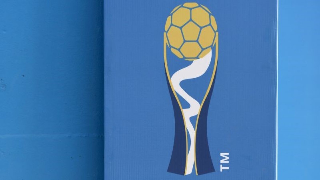 Gambar logo Piala Dunia U-20 dipajang di stadion San Juan, Argentina pada 20 Mei 2023. ANTARA/AFP/ANDRES LARROVERE