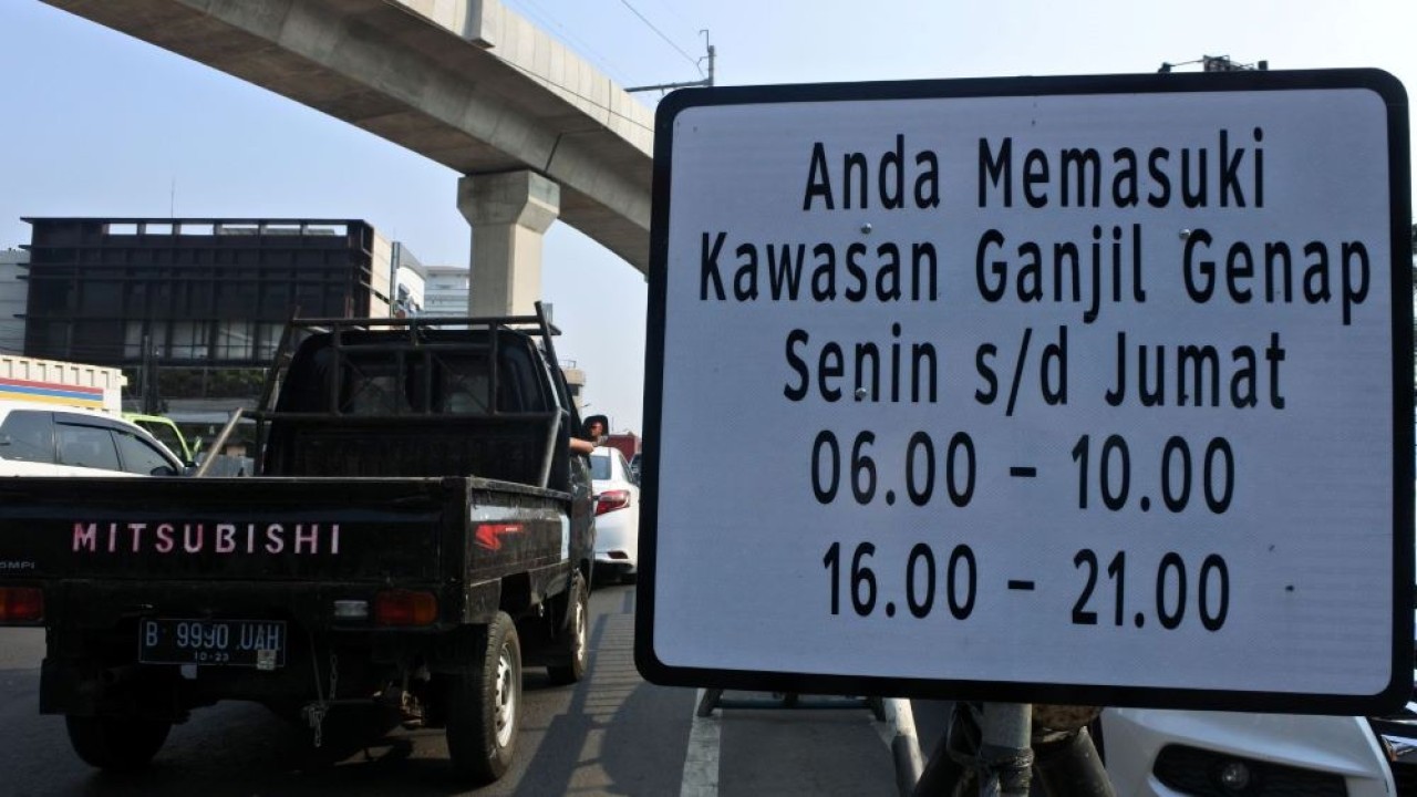 Penerapan aturan ganjil genap bagi para pengendara di DKI Jakarta