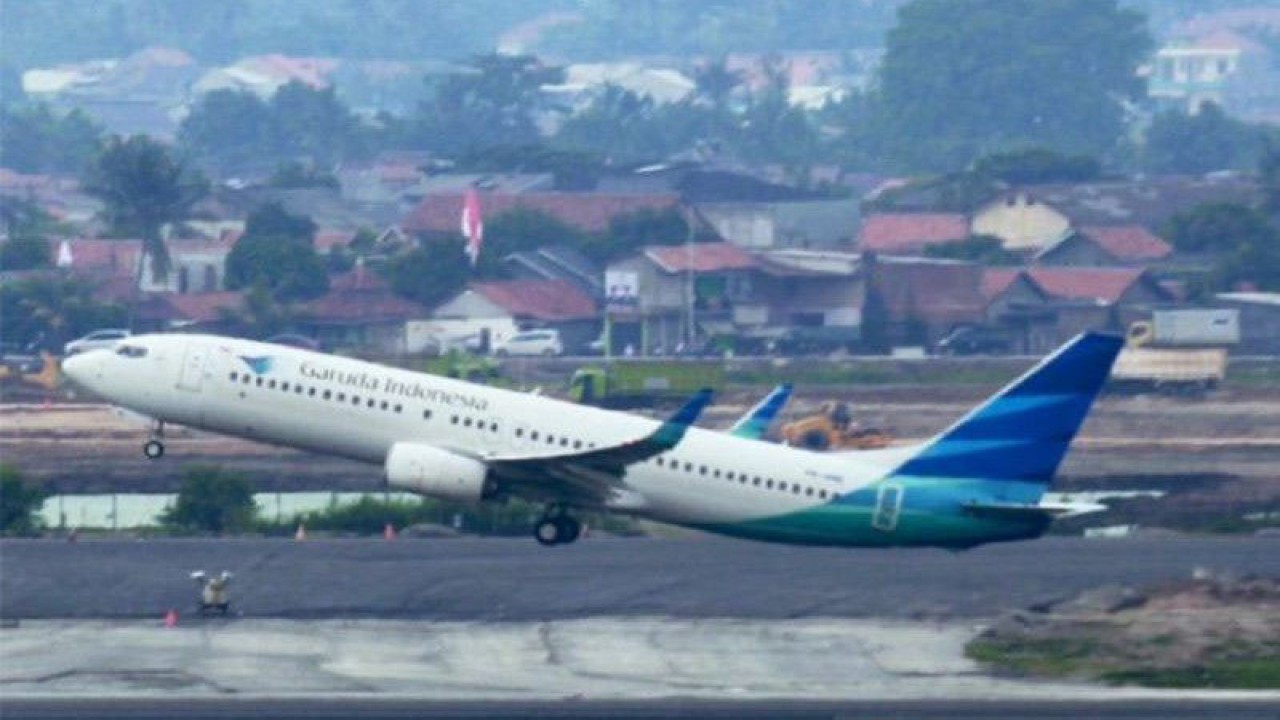 Ilustrasi - Pesawat maskapai Garuda Indonesia. (ANTARA FOTO/Muhammad Iqbal).