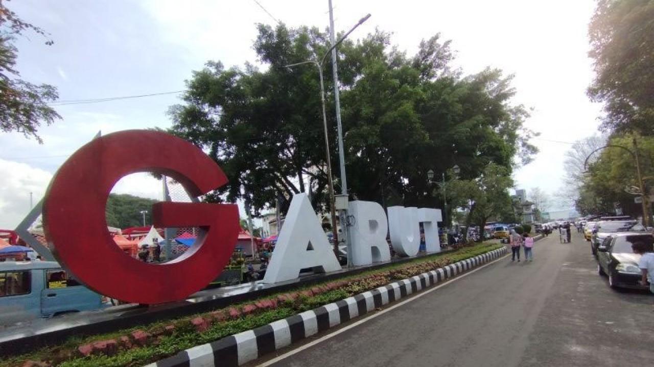 Kawasan perkotaan Kabupaten Garut. (ANTARA/Feri Purnama)