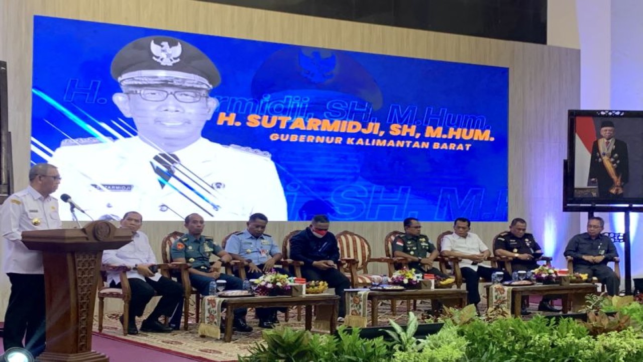 Gubernur Kalimantan Barat Sutarmidji membuka Rapat Koordinasi Terbatas (Rakortas) BP2MI bersama Pemerintah Provinsi (Pemprov) Kalbar, Pemerintah Kabupaten (Pemkab)/Pemerintah Kota (Pemkot) se-Kalbar, Pontianak, Rabu. (Ananda Alifia Putri)