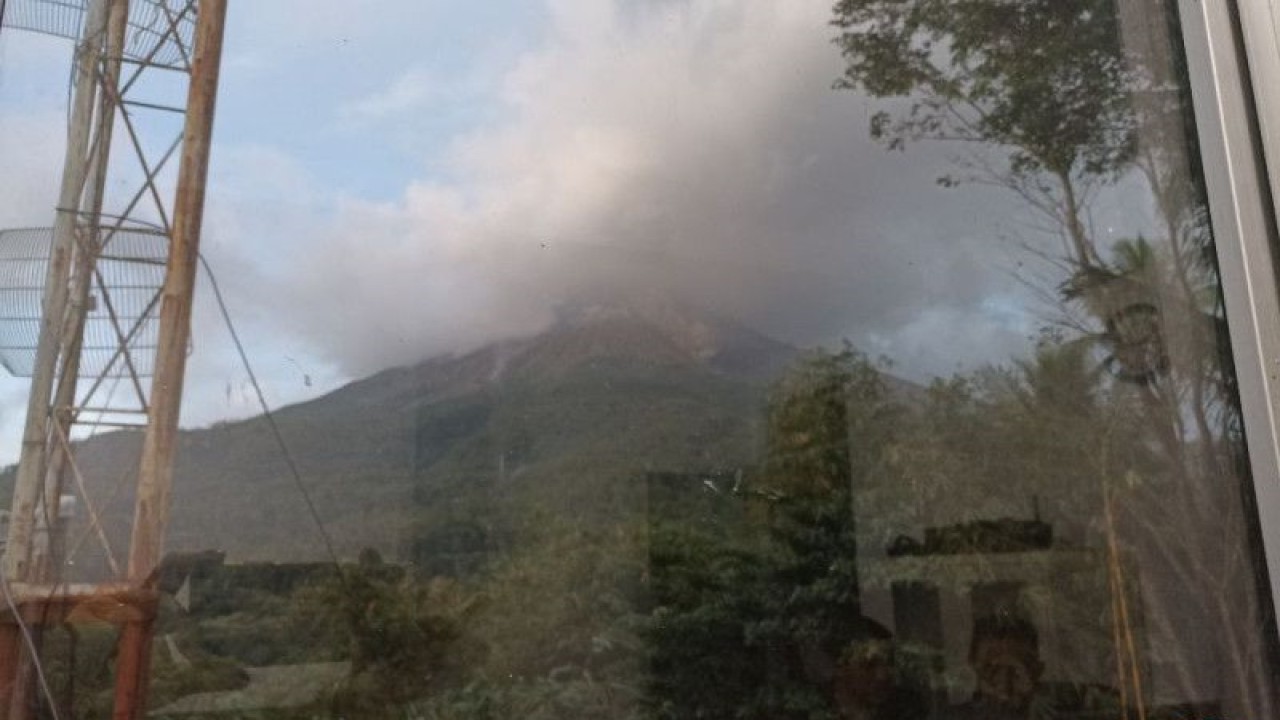 Gunung Karangetang di Kabupaten Kepulauan Sitaro, Sulut. ANTARA/HO-PVMBG (1)
