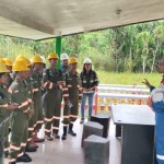 Guru dan siswa SMKN I Kota Sorong saat berkunjung ke Kantor Pertamina EP Papua Field (ANTARA/HO-Pertamina EP Papua Field)-1683799114