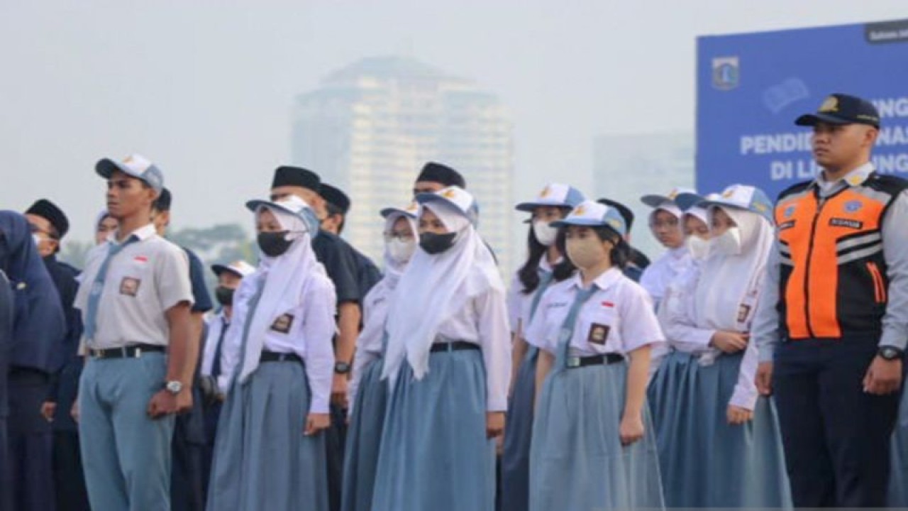 Peserta upacara peringatan Hari Pendidikan Nasional (Hardiknas) 2023 di Monas, Jakarta Pusat, Selasa (2/5/2023). ANTARA/HO-PPID DKI Jakarta