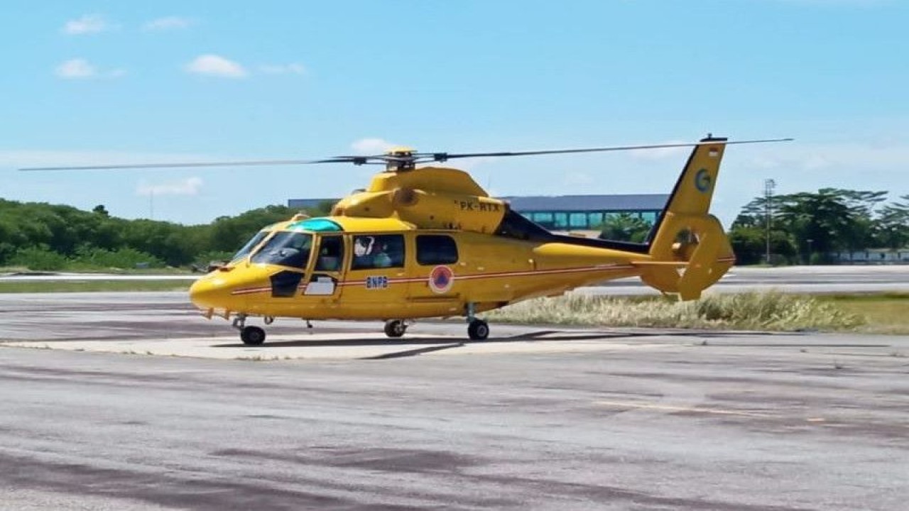 Pemerintah mengerahkan helikopter untuk mendukung kegiatan patroli dan pemadaman kebakaran hutan dan lahan (karhutla). (ANTARA/HO Humas BPBD Riau)