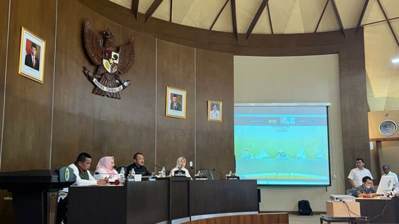 Tenaga Ahli Utama Kantor Staf Presiden (KSP) Helson Siagian dalam Rapat Koordinasi Penanganan Jalan Daerah di Pekanbaru, Riau, Selasa (23/5/2023). (ANTARA/HO-Kantor Staf Presiden)