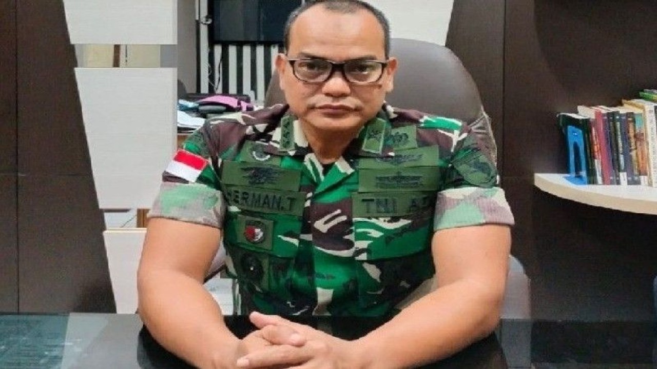 Kapendam XVII Cenderawasih Kol Kav Herman Tanyakan. ANTARA/Evarukdijati