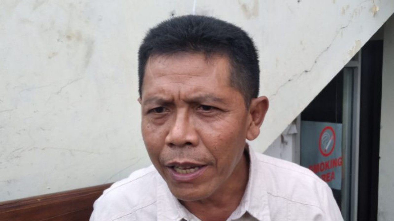 Kepala Dinas Perdagangan Kota Surakarta Heru Sunardi saat memberikan keterangan kepada wartawan di Solo, Senin (8/5/2023). ANTARA/Aris Wasita