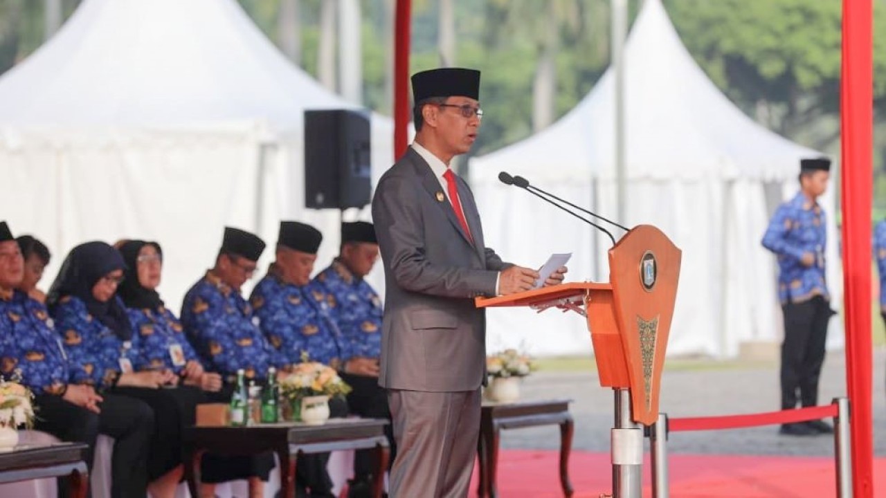 Penjabat (Pj) Gubernur Provinsi DKI Jakarta Heru Budi Hartono menjadi Inspektur Upacara pada Peringatan Hari Kebangkitan Nasional ke-115 di Lapangan Monas, Jakarta Pusat, Senin (22/5/2023). (Istimewa/PPID DKI Jakarta)