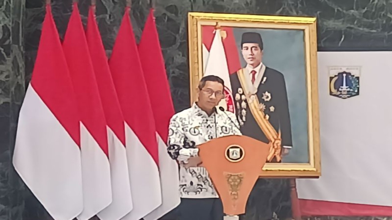 Penjabat (Pj) Gubernur DKI Jakarta Heru Budi Hartono saat memberi sambutan pada Konferensi Kerja Provinsi (Konkerprov) ke III Persatuan Guru Republik Indonesia (PGRI) DKI Jakarta Masa Bakti XXII Tahun 2023 di Balai Agung, Balai Kota Jakarta, Jumat (5/5/2023). ANTARA/Siti Nurhaliza