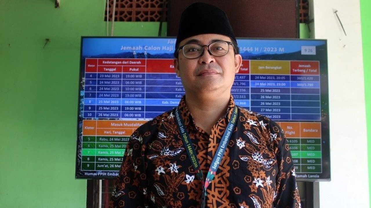 Humas PPIH Embarkasi Solo Gentur Rama Indriyadi, di Asrama Haji Donohudan Boyolali, ANTARA/Bambang Dwi Marwoto.