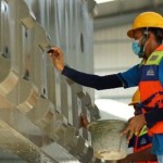 Ilustrasi: Personel WIKA Beton sedang mengecek slab track untuk proyek Kereta Cepat Jakarta-Bandung. ANTARA/HO-WIKA Beton-1685348926