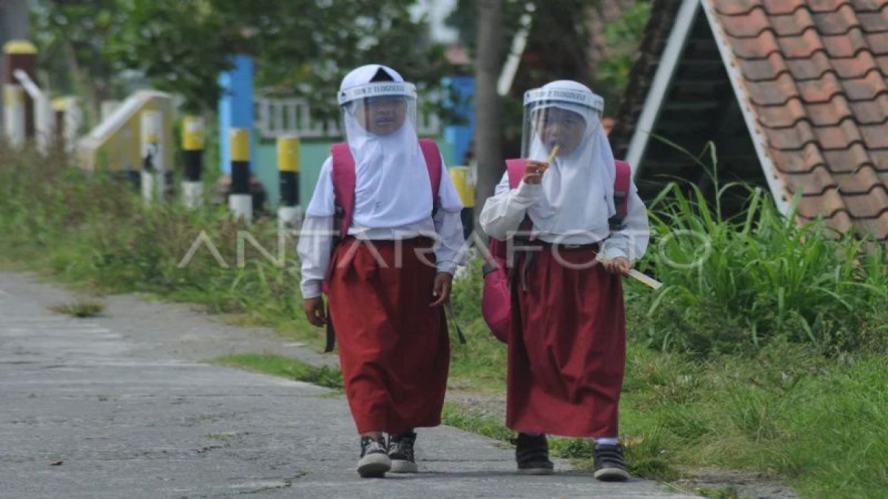 Ilustrasi - Siswa sekolah dasar pulang sekolah. (ANTARA FOTO/Aloysius Jarot Nugroho/pras.)