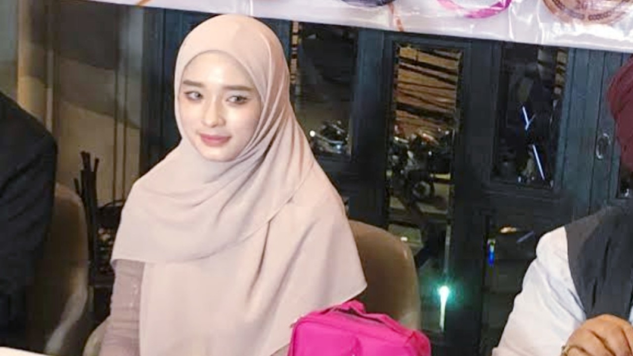 Inara Rusli setelah melepas cadarnya di muka publik/net