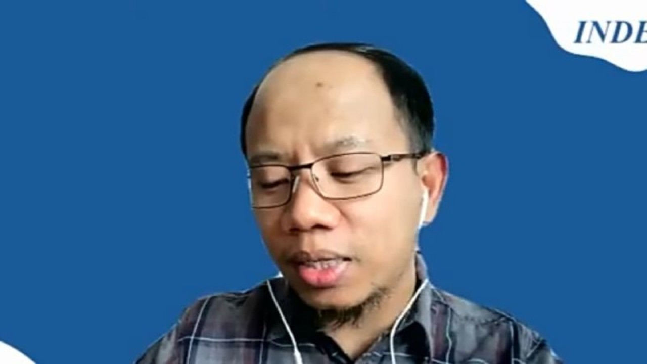 Ekonom Institute for Development of Economics and Finance (Indef) Eko Listiyanto dalam diskusi daring di Jakarta, Kamis (16/3/2023). (ANTARA/Sanya Dinda)