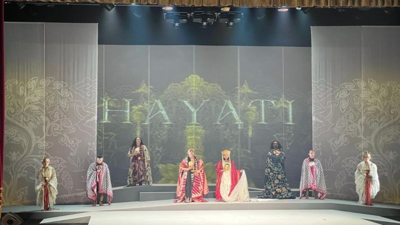 Dokumentasi gladi resik pagelaran drama "Hayati: Cerita Panji Mencari Hakikat Cinta" di Doha, yang akan menjadi pembuka Tahun Kebudayaan Qatar 2023, dimana Indonesia menjadi negara pertama di Asia Tenggara yang memiliki kesempatan untuk melakukan pertukaran budaya dengan Qatar. (ANTARA/HO-KBRI Doha)