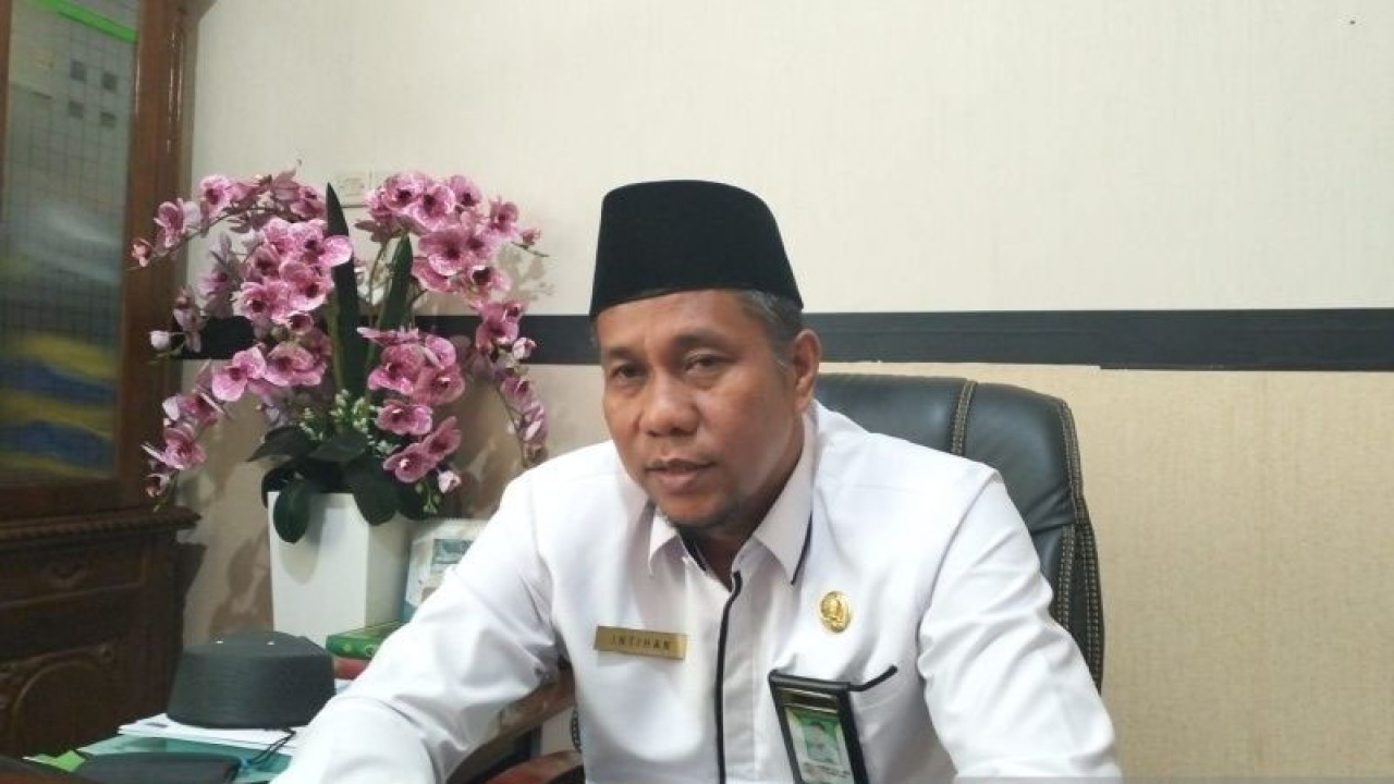 Kepala Bidang Penyelenggara Haji dan Umrah Kanwil Kemenang Provinsi Bengkulu Intihan. (ANTARA/Anggi Mayasari)