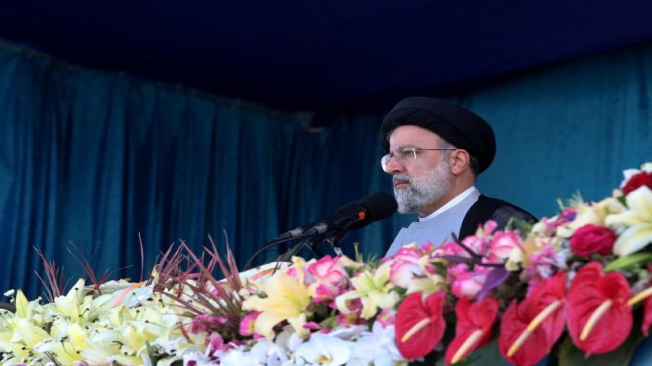 Presiden Iran Ebrahim Raisi menyampaikan pidato pada upacara parade Hari Tentara Nasional di Teheran, Iran, 18 April 2022. (ANTARA/WANA/HO via Reuters/as/PRESIDENT WEBSITE)
