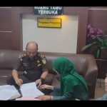 Jaksa limpahkan berkas dua tersangka korupsi di DLH OKU Selatan-1683096712